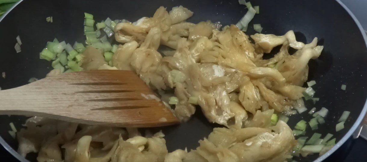 Step 2 Frying noodles Vegetarian Fried Noodles