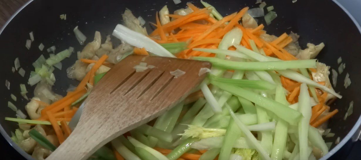 Step 2 Frying noodles Vegetarian Fried Noodles