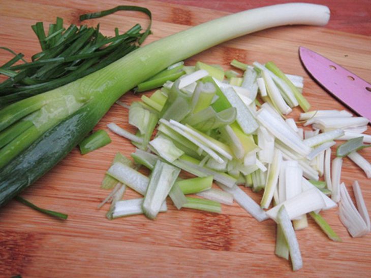 Step 1 Prepare the ingredients for Vegetarian Fried Noodles