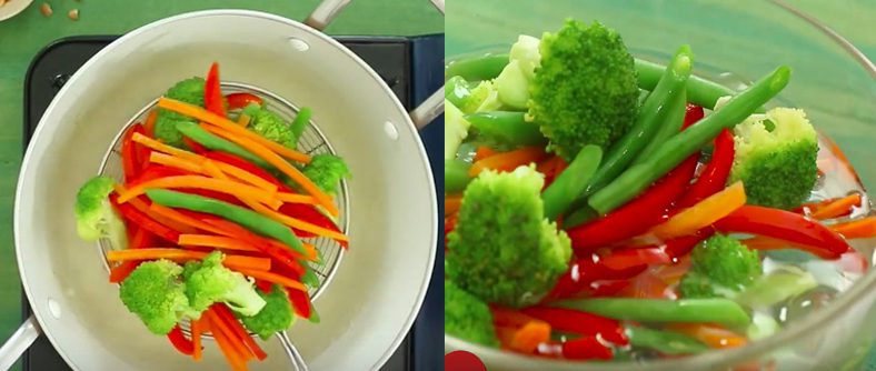 Step 2 Blanch and stir-fry the vegetables for vegetarian stir-fried Pho