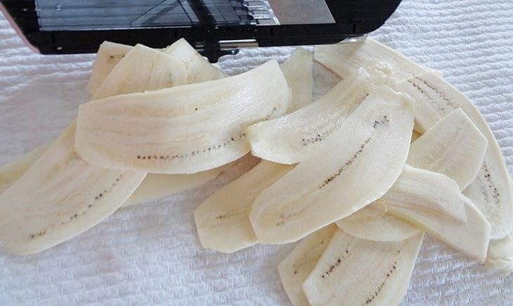 Step 1 Prepare the bananas Green Banana with Sugar