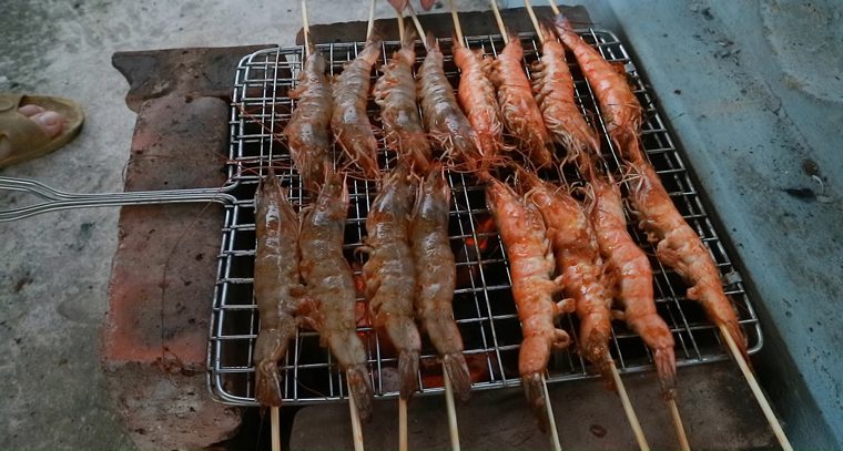 Step 3 Grilling shrimp Grilled shrimp with shrimp paste