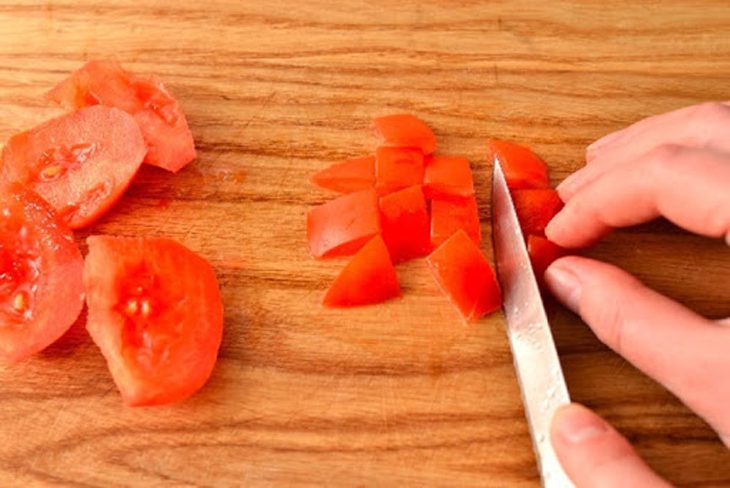 Step 1 Prepare the ingredients for Braised Fish Roe with Tomatoes