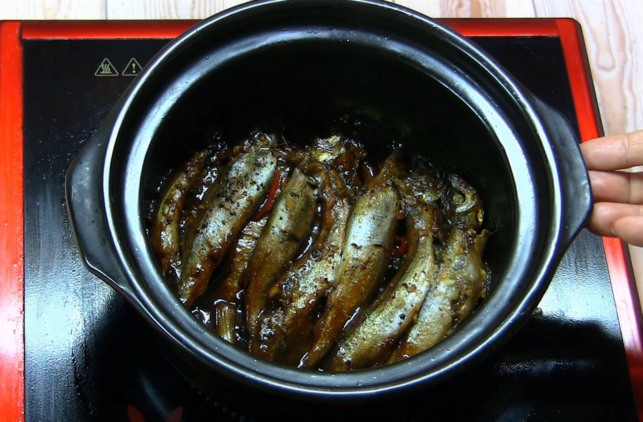 Step 3 Proceed with braising fish Fish braised with pepper