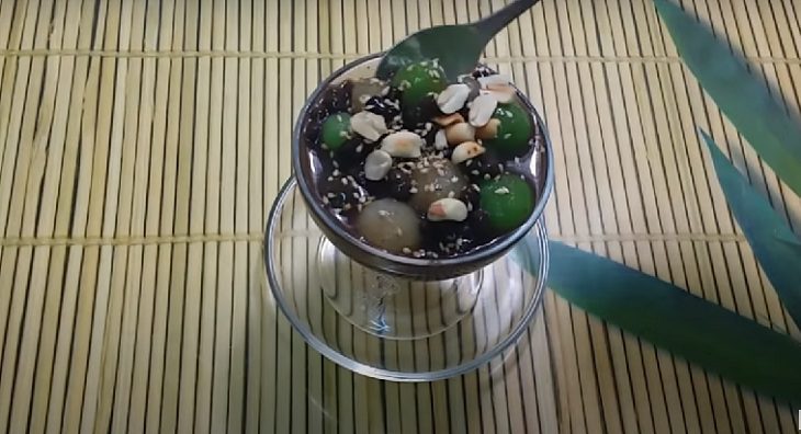 Step 5 Final product Black bean dessert with tapioca style Thai
