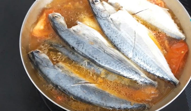 Step 4 Cooking Fish Silver Catfish Braised with Tomato