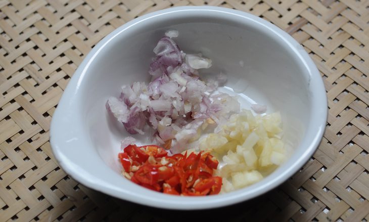 Step 1 Preparation of Ingredients for Braised Silver Catfish with Bamboo Shoots