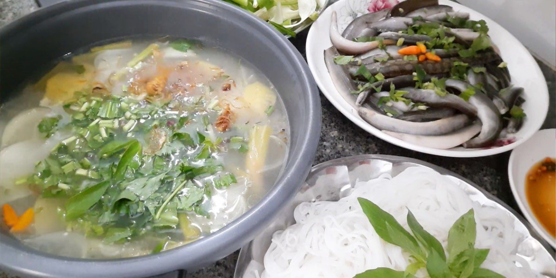 2 ways to cook catfish soup with sour tamarind and delicious aromatic spices 08382