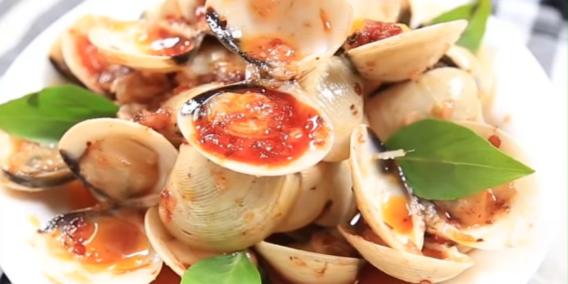 2 ways to cook clams sauteed with lemon grass and chives delicious appealing 07353