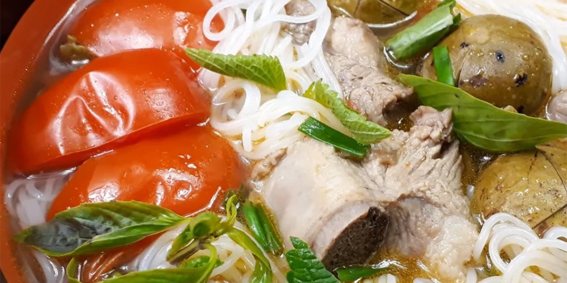 2 ways to make sour sweet bone noodle soup delicious and extremely stimulating 10192