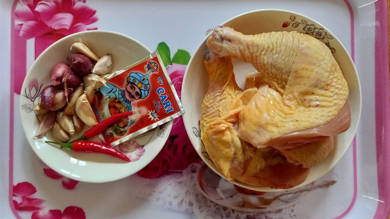 Ingredients for curry chicken dish