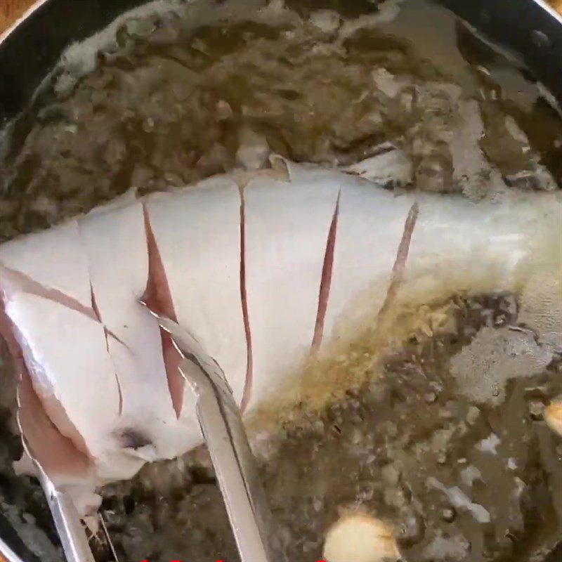 Step 2 Fry the fish Fried snakehead fish with ginger fish sauce