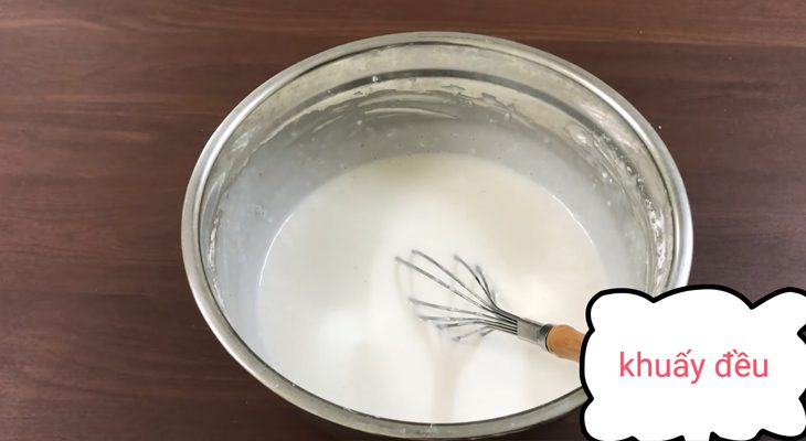 Step 2 Mix the flour for multi-colored pig skin cake