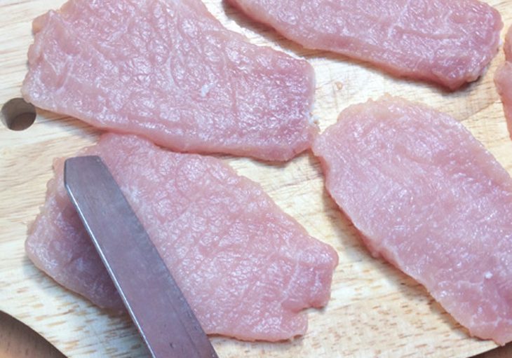 Step 1 Prepare the ingredients for Japanese-style Fried Pork - Tonkatsu