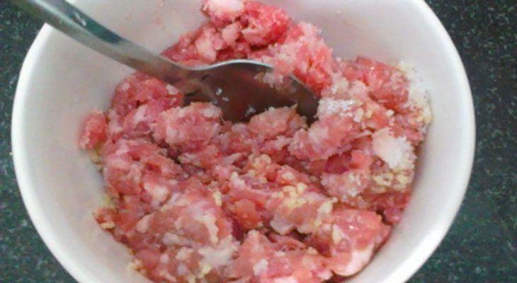 Step 1 Prepare the ingredients Red bean porridge with minced meat