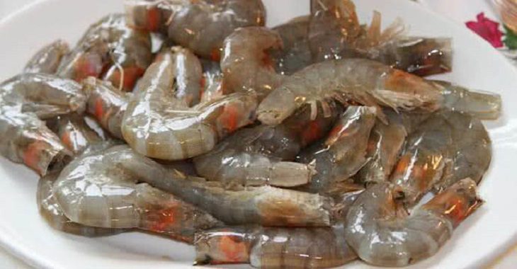 Step 1 Prepare the crab, shrimp, and pork bones. Spicy Sour Crab Hotpot