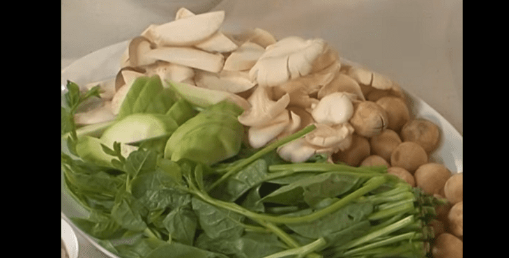 Step 2 Preparation of vegetables Green pepper crab hotpot