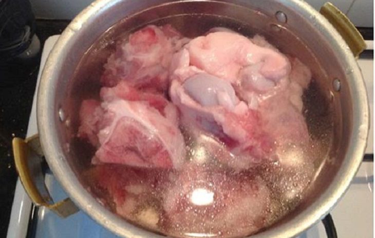 Step 3 Cooking the broth Sour Spicy Crab Hot Pot