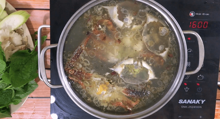 Step 3 Cook crab hotpot with green pepper