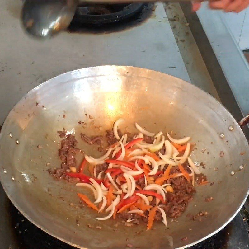 Step 3 Stir-fried Beef Stir-fried Beef with Celery and Garlic