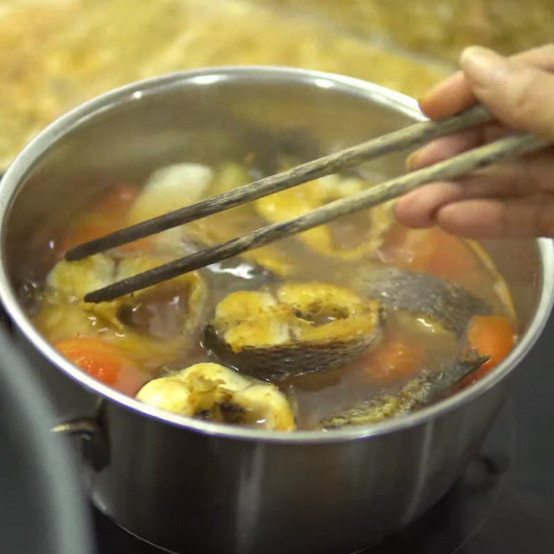 Step 5 Cooking fish Braised fish with kohlrabi