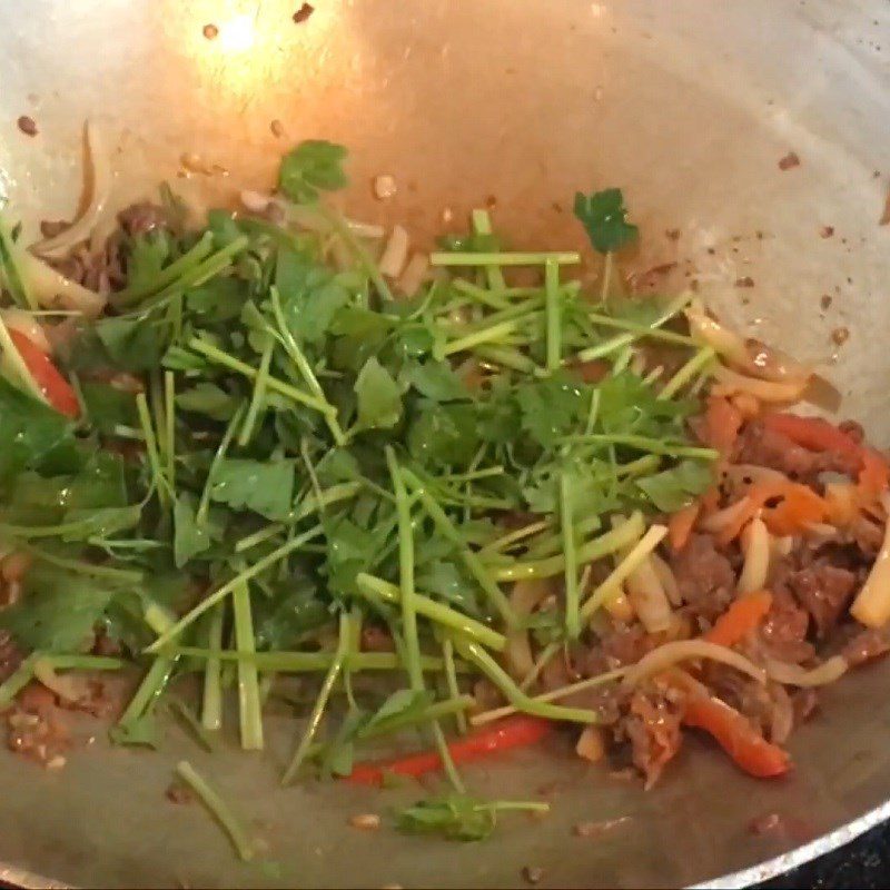 Step 3 Stir-fried Beef Stir-fried Beef with Celery and Garlic