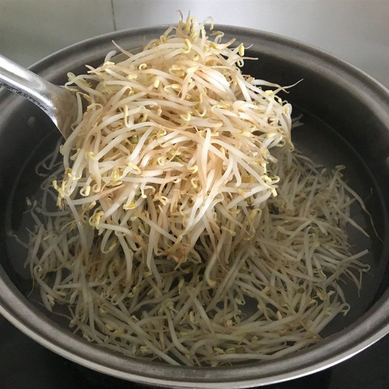 Step 2 Prepare the vegetables Chicken salad with bean sprouts