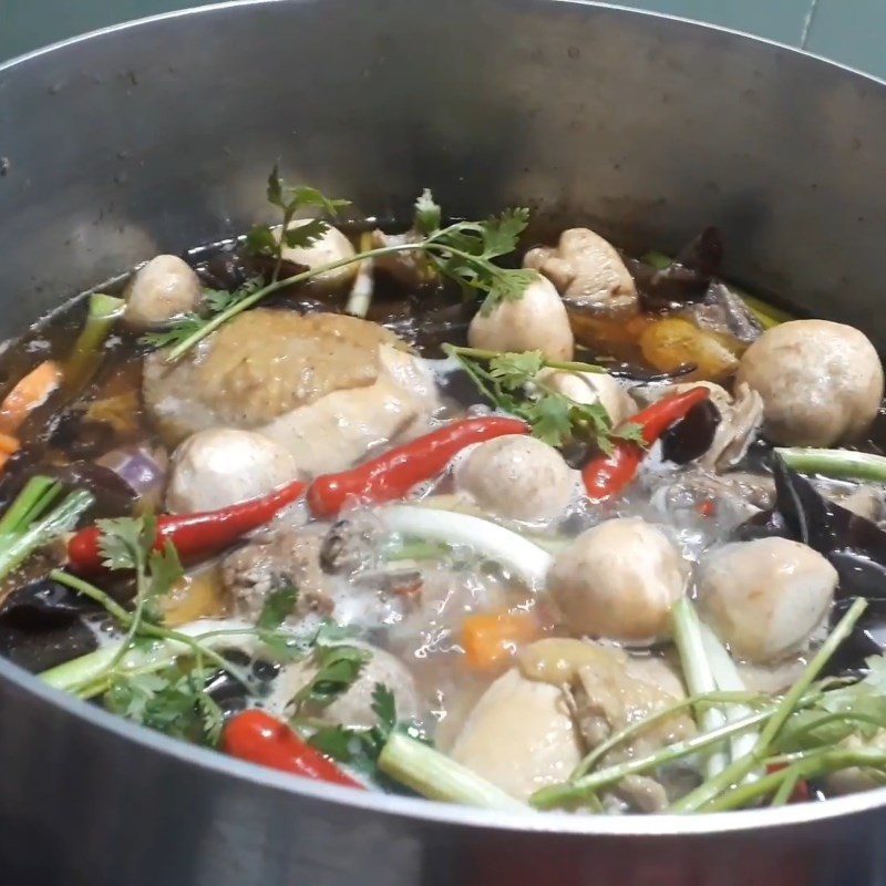 Step 7 Finished Product Chicken cooked with sticky rice wine