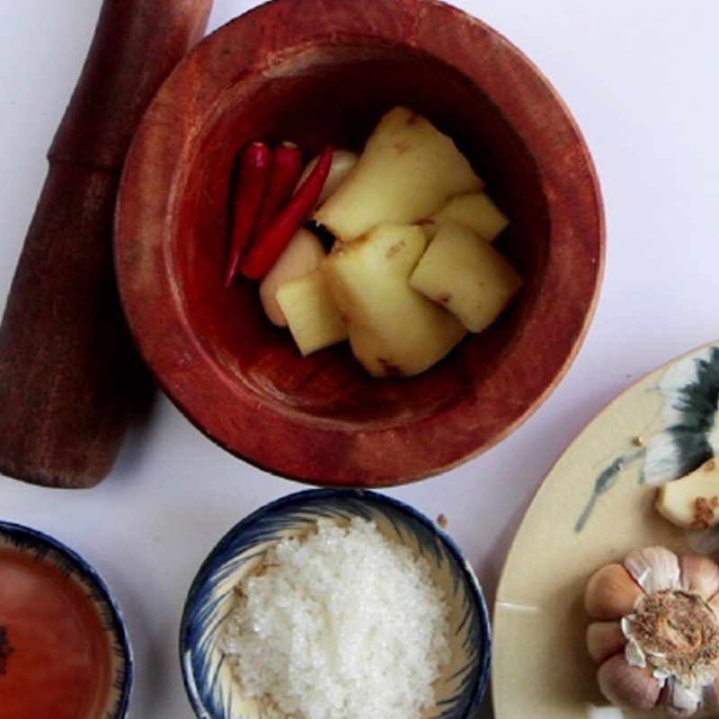 Step 2 Prepare other ingredients Fried snakehead fish wrapped in rice paper