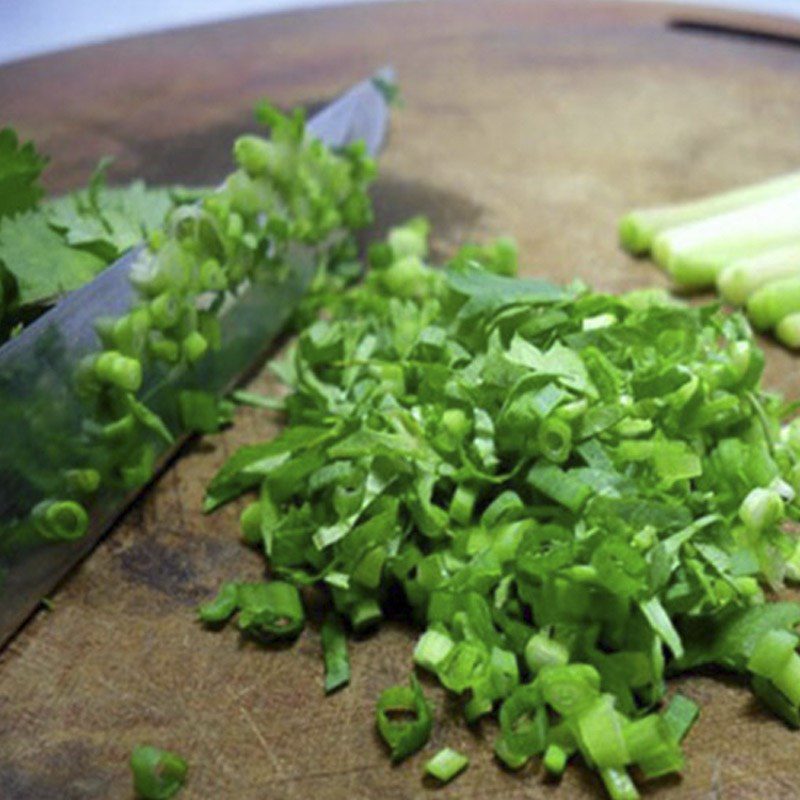 Step 1 Prepare the ingredients for stir-fried kohlrabi with pork