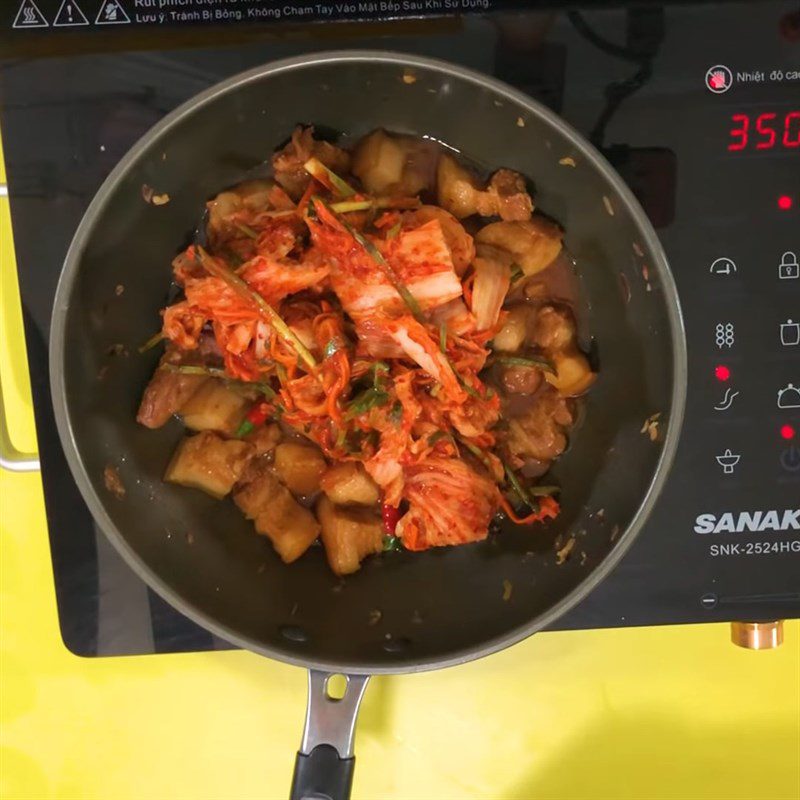 Step 4 Braised meat with kimchi Pork belly braised with kimchi