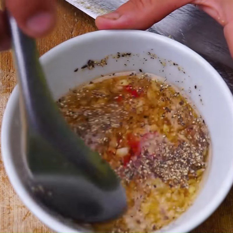 Step 4 Prepare the dipping sauce for grilled snakehead fish