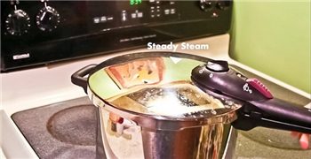 Step 1 Braised beef using a pressure cooker