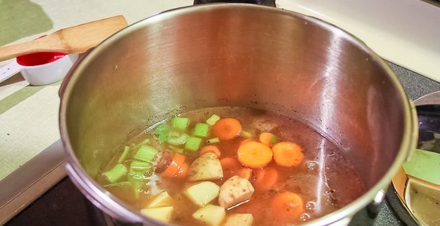 Step 2 Complete the braised beef dish using a pressure cooker
