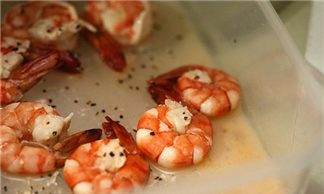 Step 3 Grilling the shrimp Steamed shrimp using a microwave