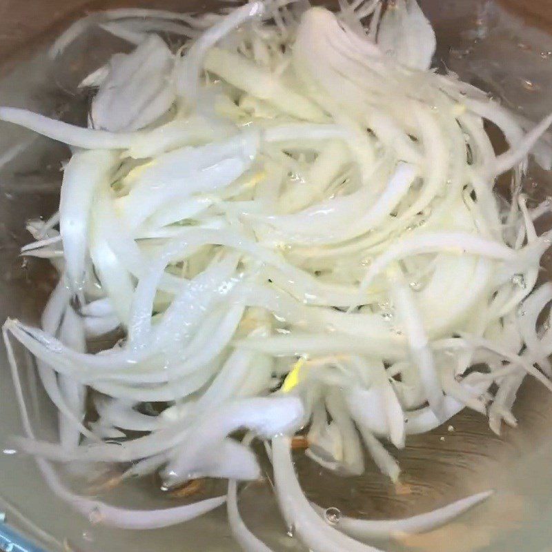 Step 2 Prepare the remaining ingredients for the fried snow mushroom salad