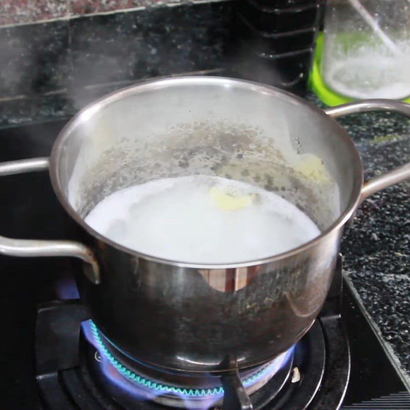 Step 1 Wash rice and cook Barramundi porridge for baby weaning with vegetables