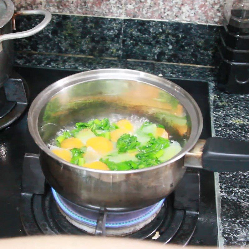 Step 3 Prepare the vegetables for the fish porridge for babies with vegetables