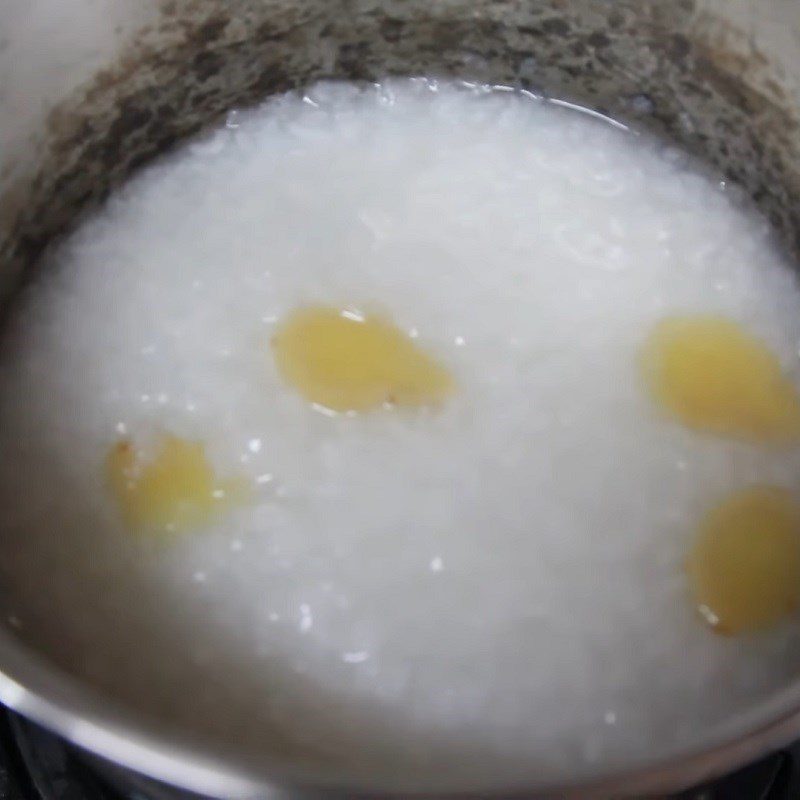 Step 1 Wash rice and cook Barramundi porridge for baby weaning with vegetables