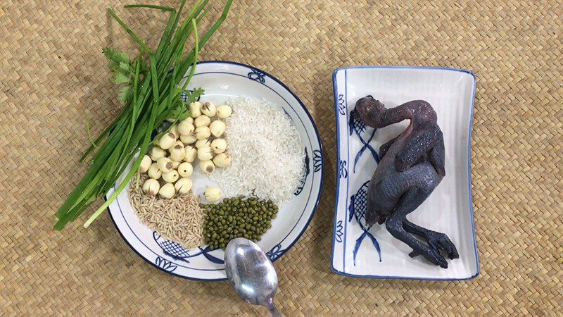 Ingredients for green bean lotus seed porridge