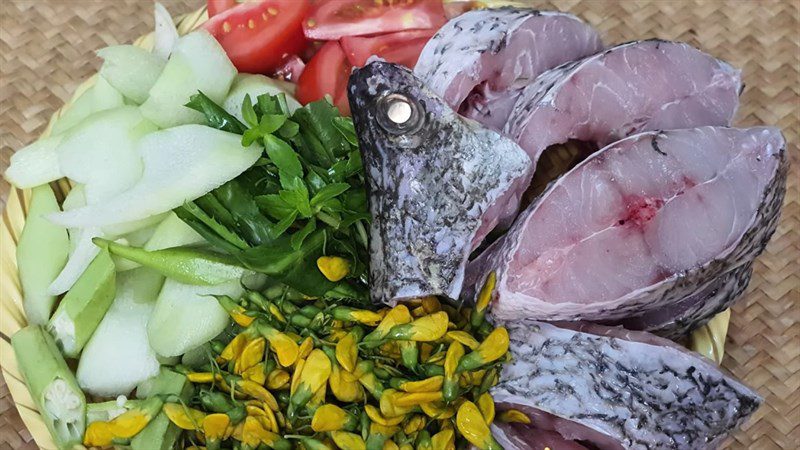 Ingredients for the dish 2 ways to make sour snakehead fish soup