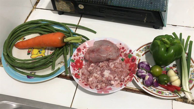 Ingredients for the dish of long beans wrapped with meat, long beans wrapped with fish cake