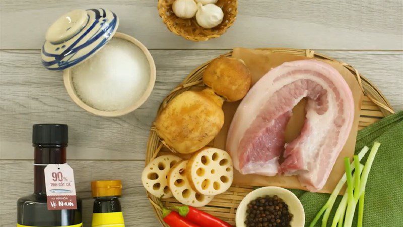 Ingredients for braised pork and lotus root dish