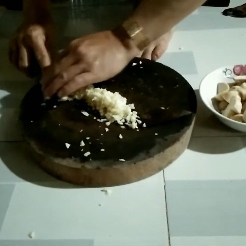 Step 1 Prepare the ingredients for Snail Porridge