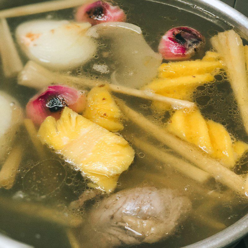 Step 3 Cooking the broth for satay noodle with beef balls