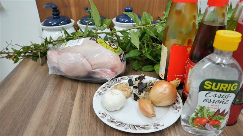 Ingredients for steamed chicken with Vietnamese coriander