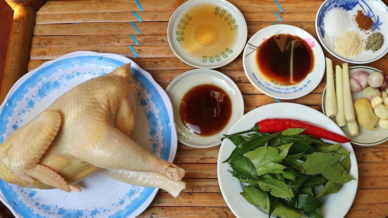 Ingredients for the dish 3 ways to make whole fried chicken