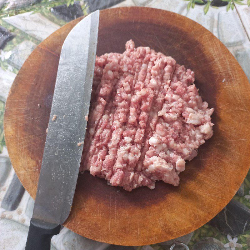 Step 1 Prepare and chop pork for minced pork soup with mustard greens