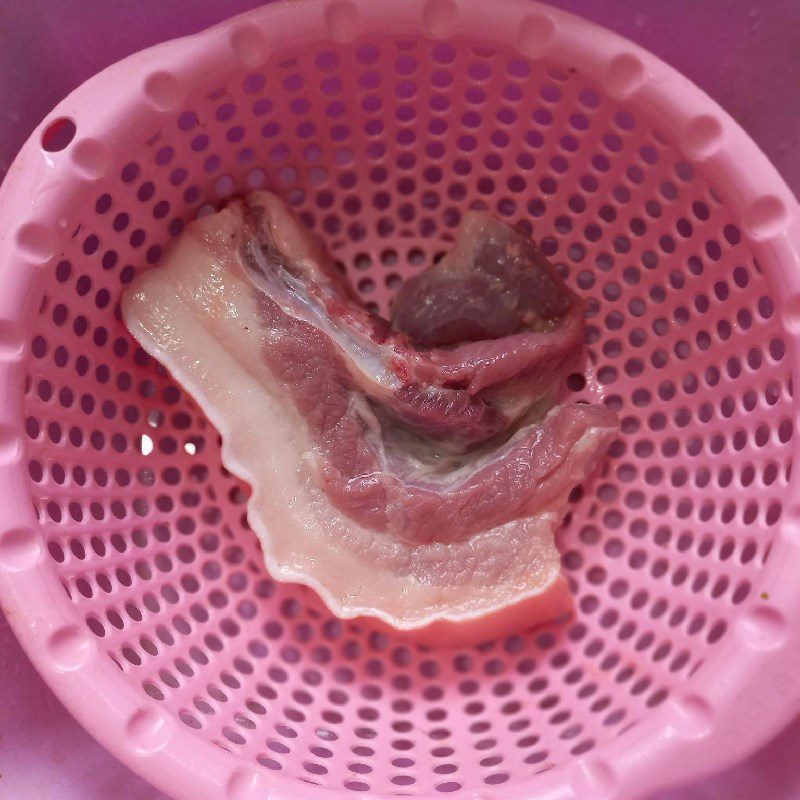 Step 1 Prepare and chop pork for minced pork soup with mustard greens