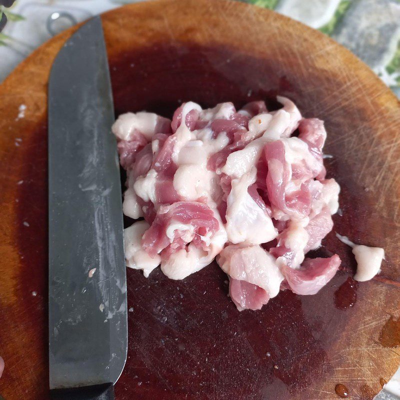 Step 1 Prepare and chop pork for minced pork soup with mustard greens